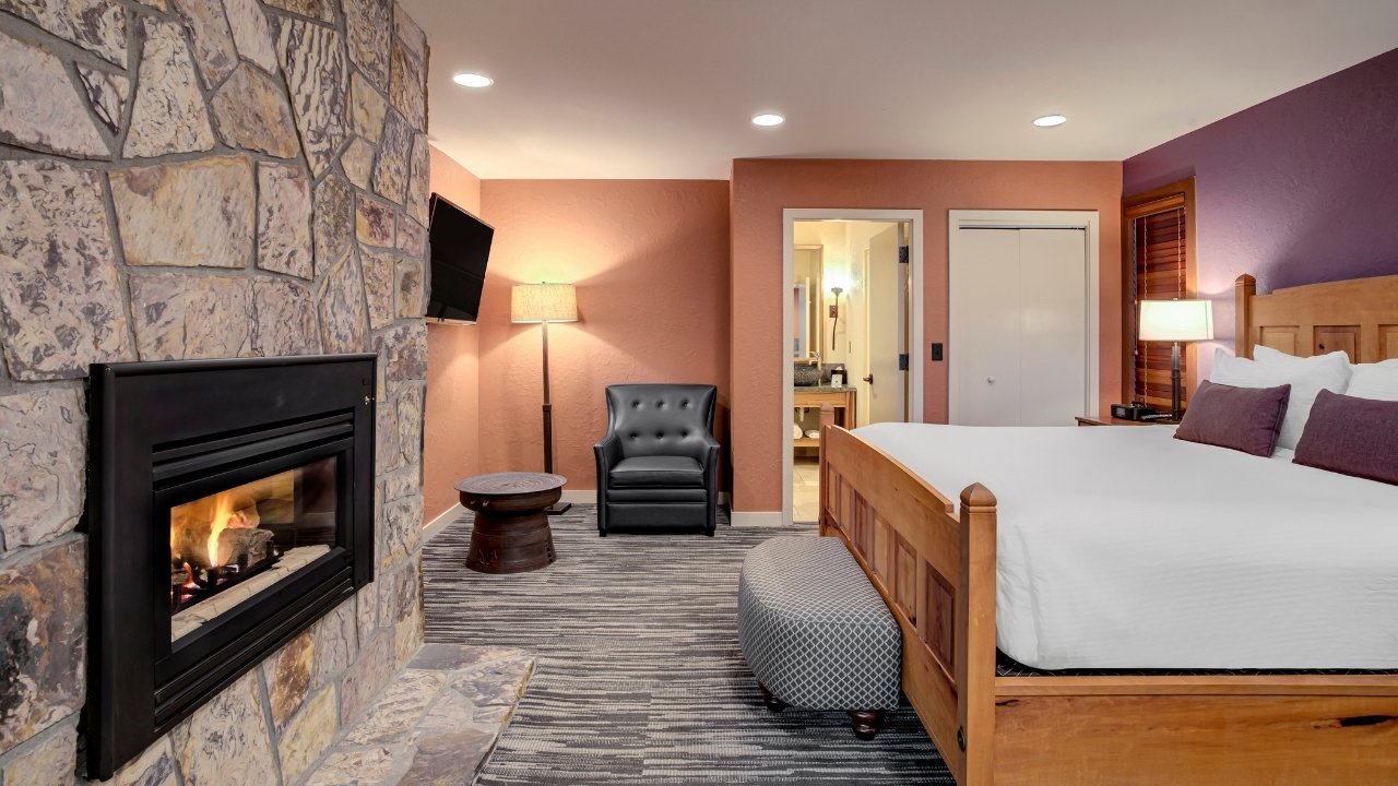 Bedroom Canyon Suite Salishan Coastal Lodge
